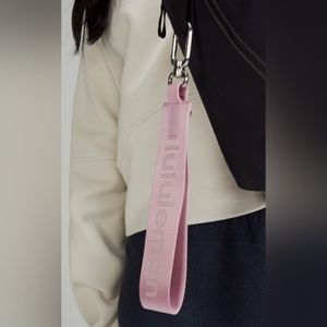 Never lost Lululemon keychain, PEONY PINK